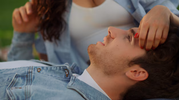 Homem Olhando para uma mulher