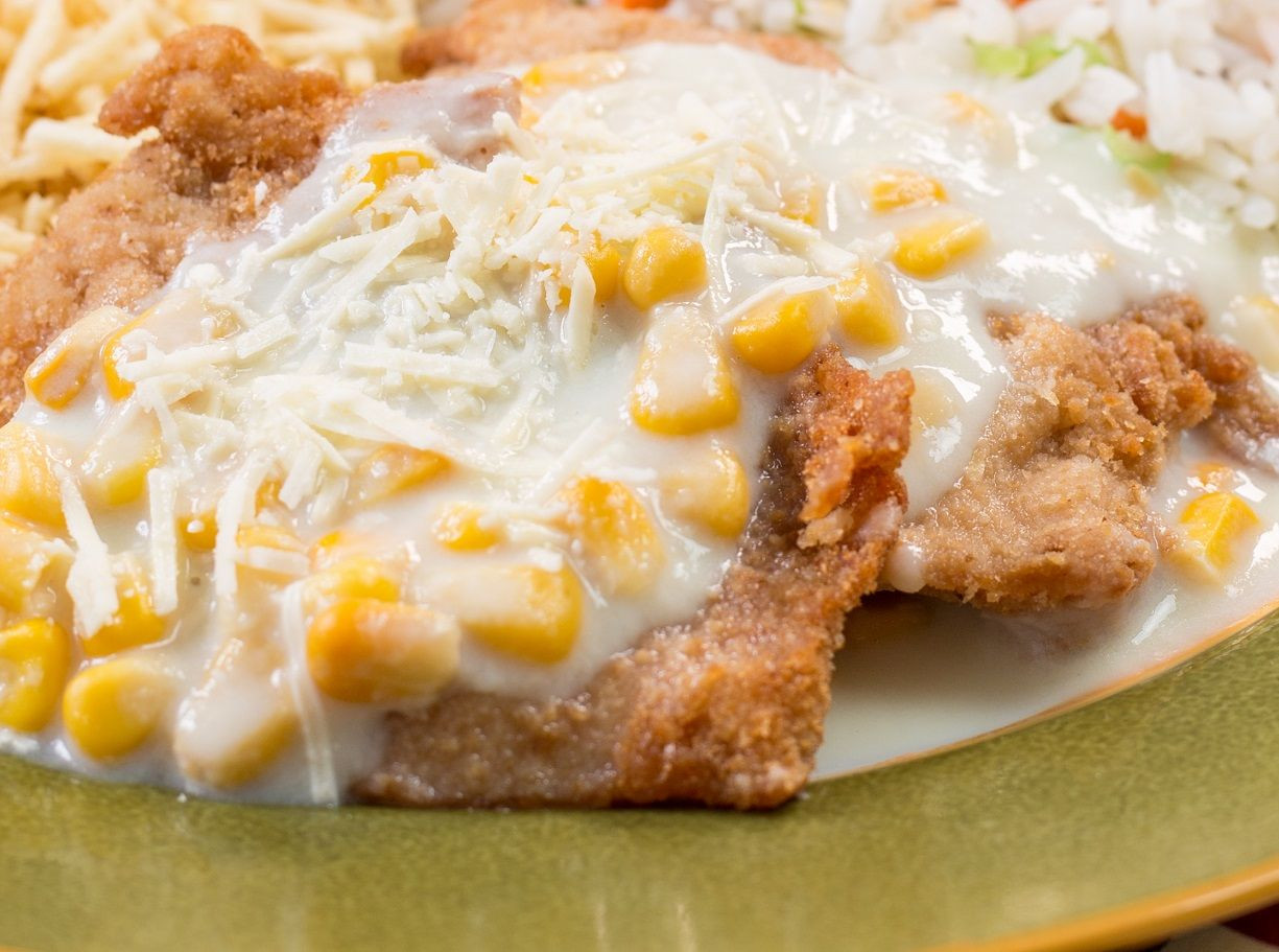 Filé de frango com milho e requeijão